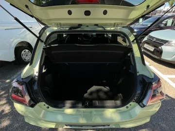 Car image 26