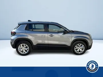 Car image 4