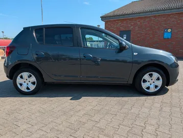 Car image 4