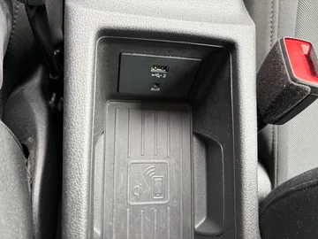 Car image 27