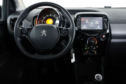 Car image 14