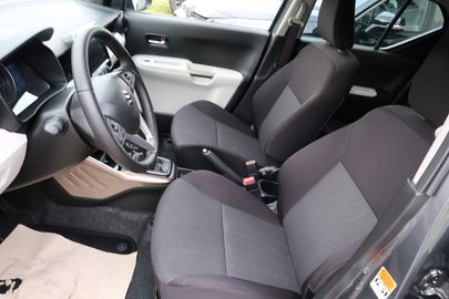 Car image 11