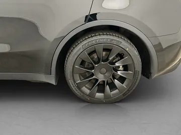 Car image 35