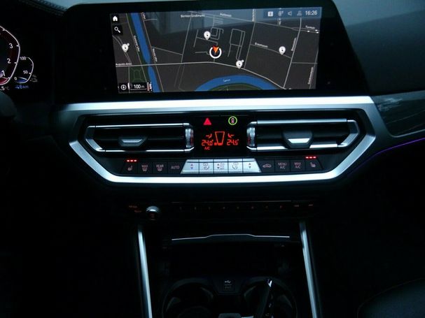 BMW 330 Touring e Luxury Line 215 kW image number 21