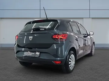 Car image 5