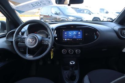 Car image 13