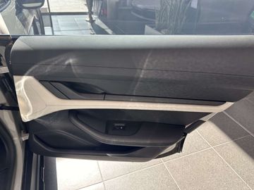 Car image 36