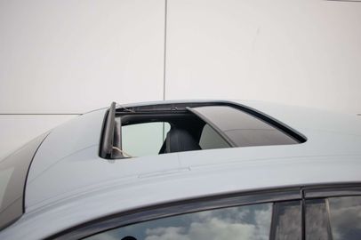 Car image 32