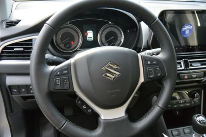 Car image 10