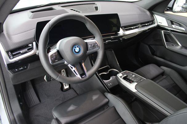 BMW iX2 xDrive30 230 kW image number 4