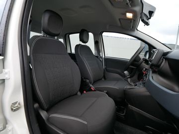 Car image 14