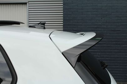 Car image 32