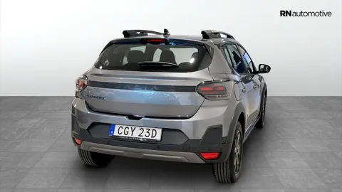 Car image 4