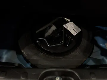 Car image 25