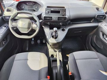 Car image 13