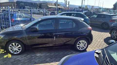 Car image 4