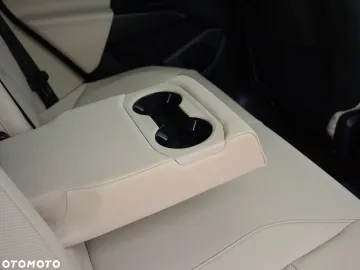 Car image 40