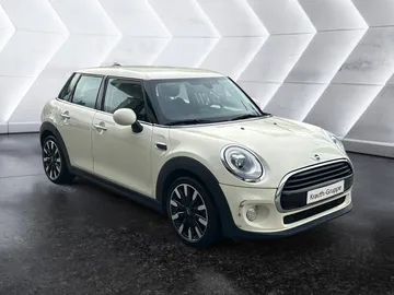 Car image 16