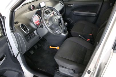 Car image 12