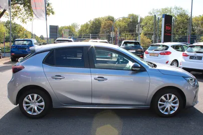 Car image 5