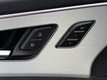 Car image 35