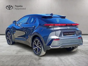 Car image 3