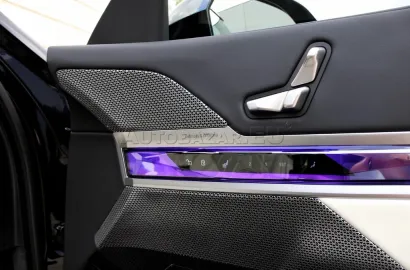 Car image 28