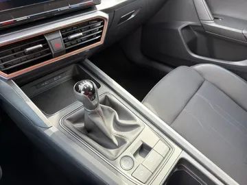 Car image 27