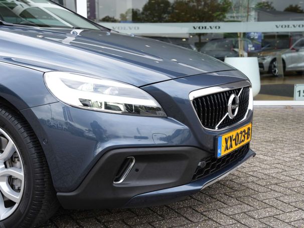 Volvo V40 Cross Country T3 113 kW image number 2