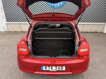 Car image 13