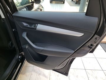 Car image 37