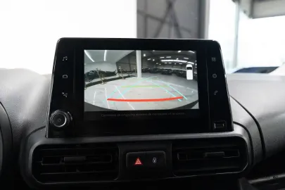 Car image 32
