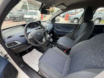 Car image 11