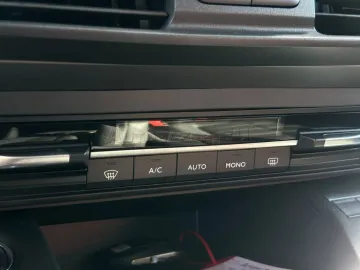 Car image 27