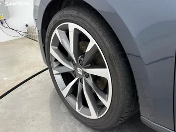 Car image 28