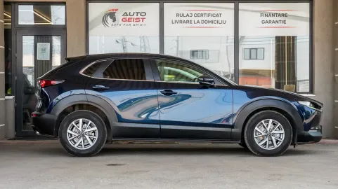 Car image 4