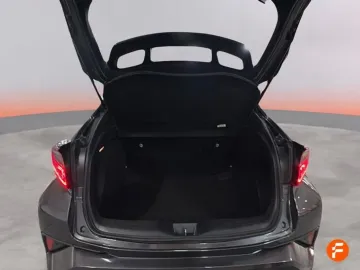 Car image 15