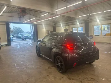 Car image 23
