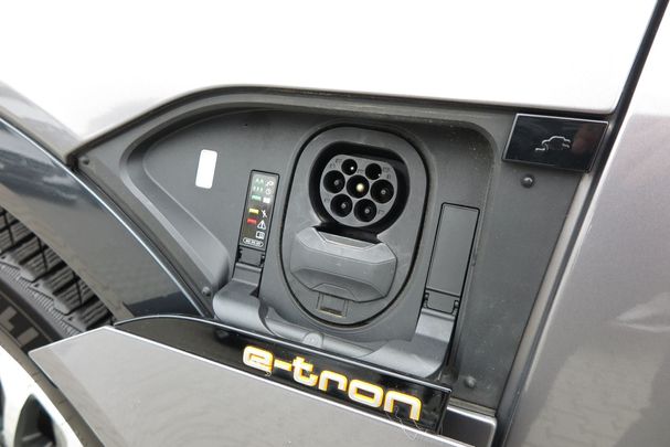 Audi e-tron 55 quattro Advanced 300 kW image number 5