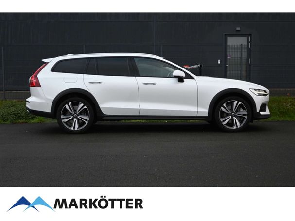 Volvo V60 Cross Country AWD B5 184 kW image number 2