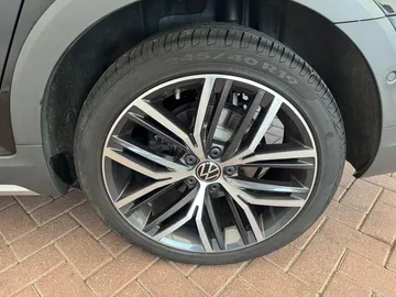 Car image 29