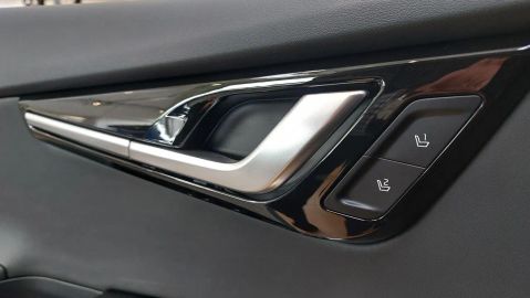 Car image 37