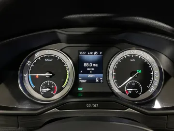 Car image 28