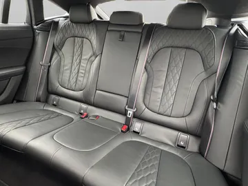 Car image 29