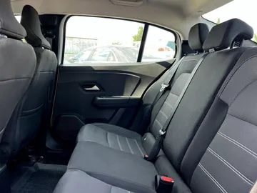 Car image 21