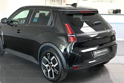 Car image 30