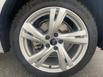 Car image 32