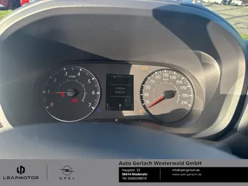 Car image 5