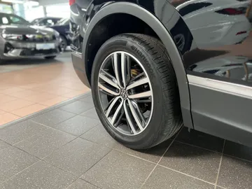 Car image 36