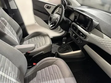 Car image 12
